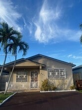 Building Photo - 961 W 44th St