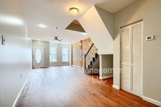Building Photo - 2204 Ruskin Ave