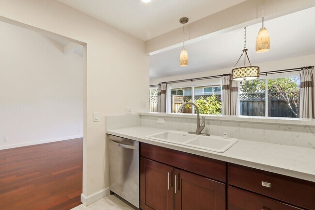 Building Photo - 1348 Merrivale West Square