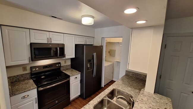 Building Photo - 2309 London Pointe Dr