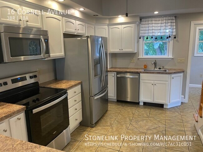 Foto del edificio - 16 Cornell Ave