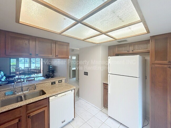 Foto del edificio - 217 Woodlake Wynde