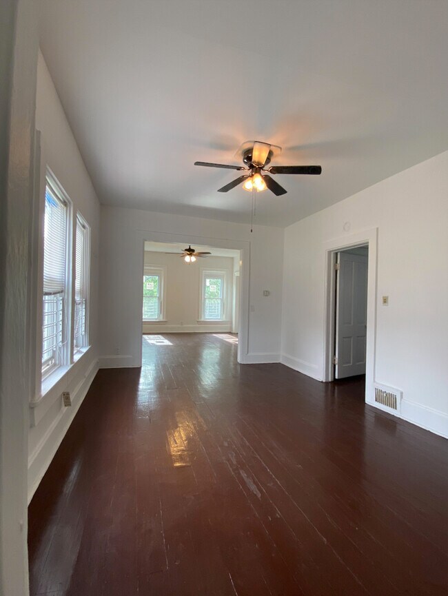 Foto del edificio - 11759 Central Park Ave