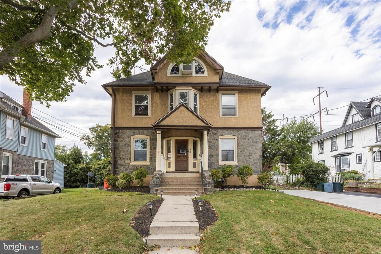Foto principal - 13 W Hinckley Ave