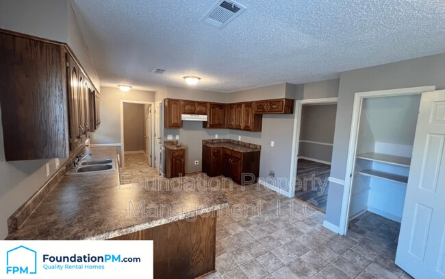 Foto del edificio - 8182 Creekside Cir S