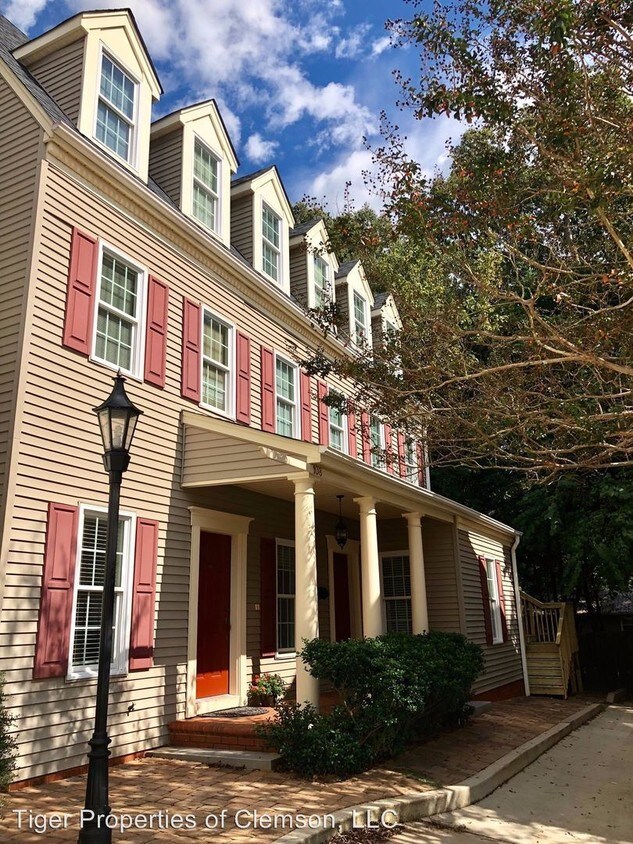 Primary Photo - 4 br, 2 bath Room For Rent - 108 Ole Towne Sq