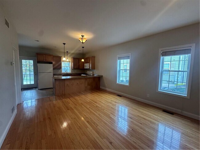 Building Photo - 31 Garfield Ave