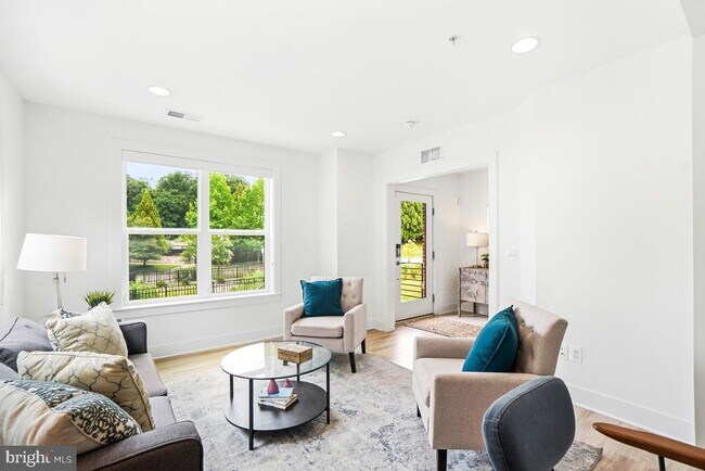 Foto del edificio - 3104 Royal Fern Pl