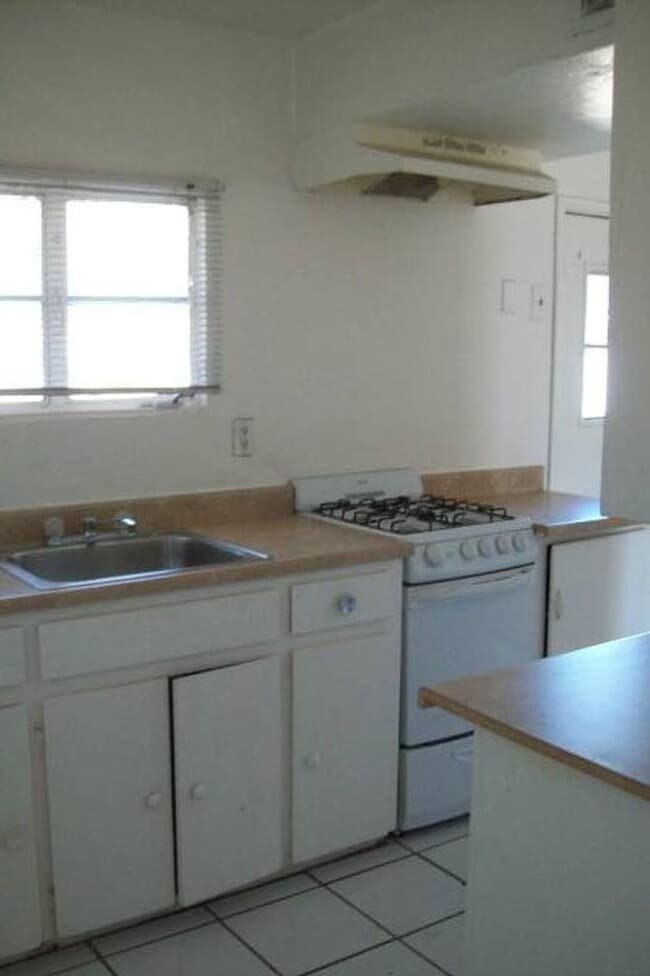 Building Photo - **Cozy 1-Bedroom Home in Tempe**