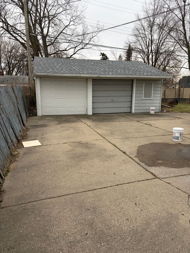 Photo - 4 bedroom 1 bath newly remodeled ranch in Dearborn Heights House
