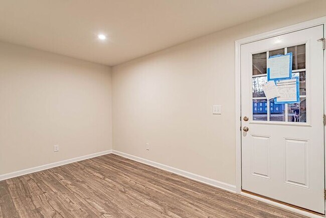 Building Photo - 301 Parkridge Way