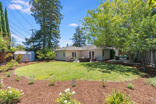 Building Photo - 831 Bruce Dr