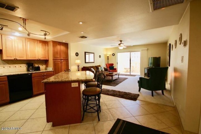 Foto del edificio - 7920 E Camelback Rd