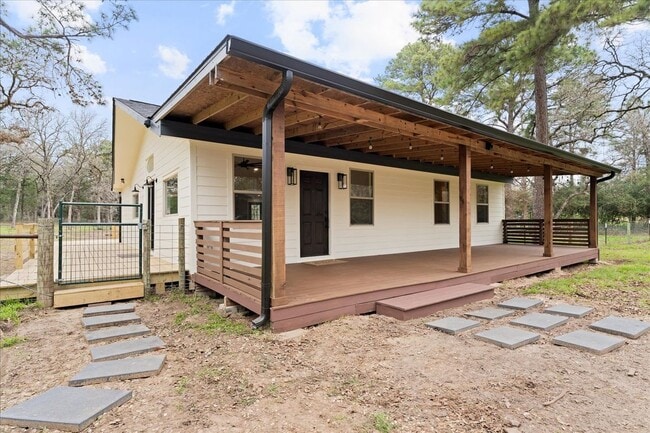 Building Photo - 533 Pine Canyon Dr