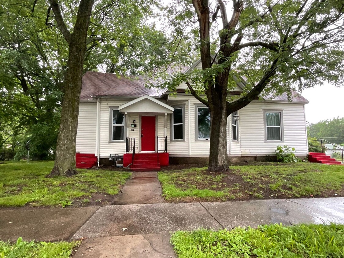 Primary Photo - 202-204 S. Roane Duplex Webb City