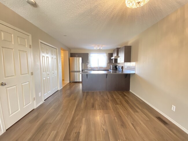 Building Photo - 96 New Brighton Grove SE