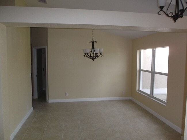 Building Photo - 4 BR 2 BA 2 CG rental in western PSL