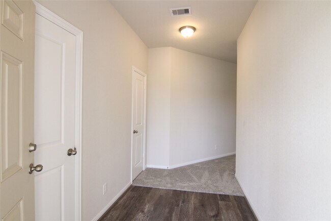 Building Photo - 24010 Farmstead Dr