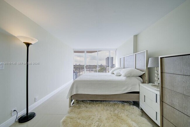 Building Photo - 7601 E Treasure Dr