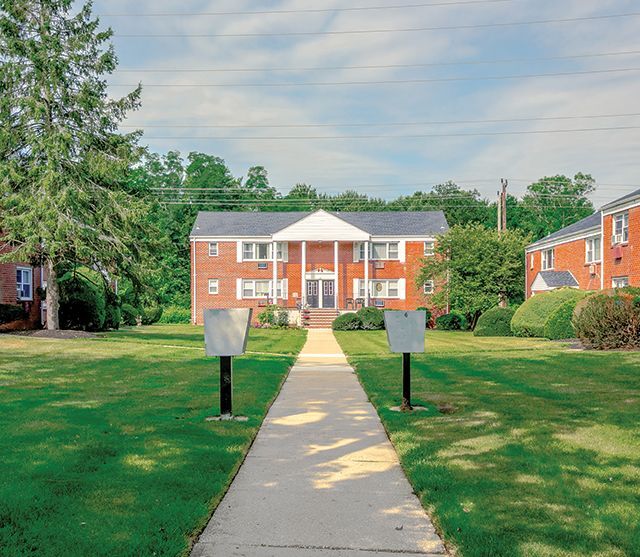 Primary Photo - Country Club Apartments