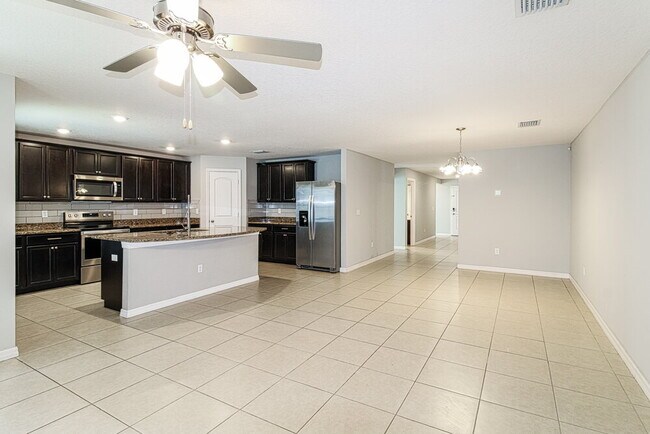 Foto del edificio - 6519 Redbay Dr