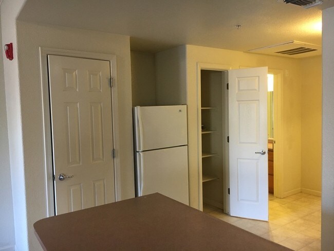 Foto del edificio - 10001 Woodcreek Oaks Blvd