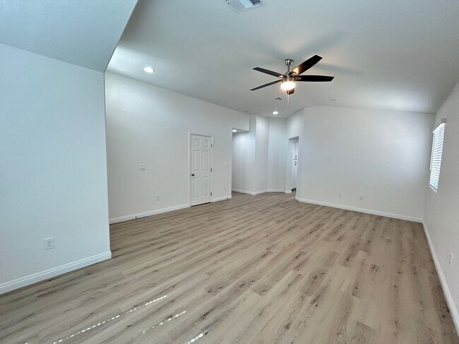 Building Photo - Completely Remodeled 3-Bed 2-Bath Home!
