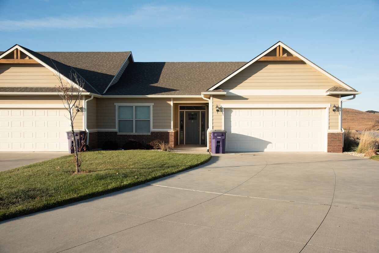 2630 Tobacco Cir, Manhattan, KS 66503 Townhome Rentals in Manhattan