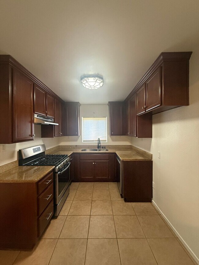 Building Photo - Beautiful 3 bedroom and 1 bathroom home in Arden Arcade!