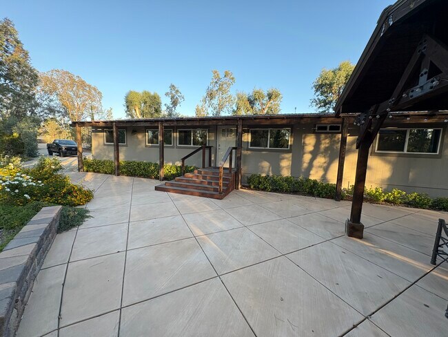 Foto del edificio - 35635 Glenoaks Rd