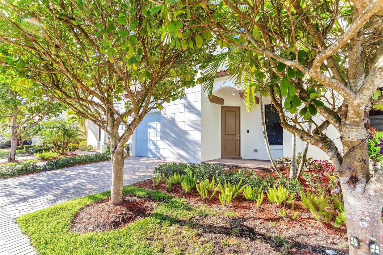 Foto principal - 20919 NW 1st Dr