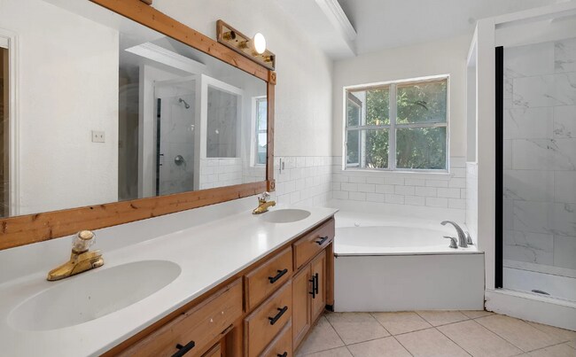 Building Photo - 1800 Mountain View Ct