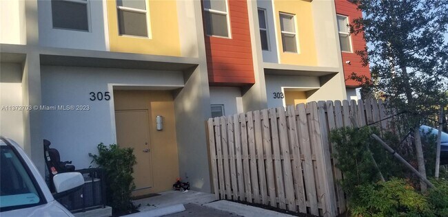 Foto del edificio - 305 Foster Rd