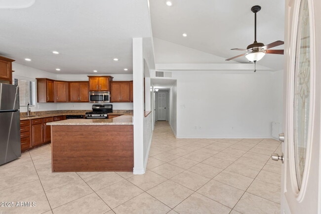 Foto del edificio - 744 E Meadow Ln