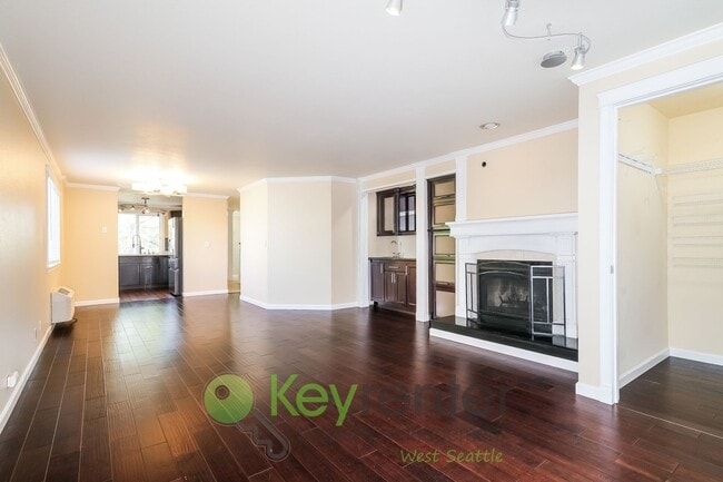 Building Photo - Comfort and Style in the Heart of Seattle