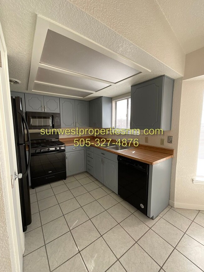 Foto del edificio - Newly Renovated!  3 Bedroom, 2 Bath with 2...