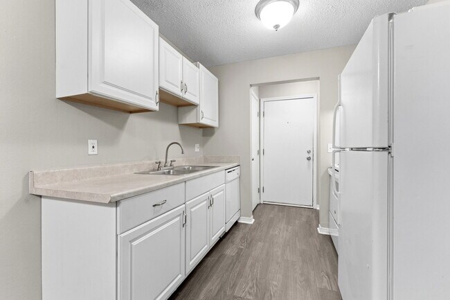 Foto del edificio - 5943 Walnut Cir Dr