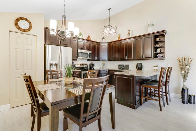Foto del edificio - 5324 Eagle Lake Dr