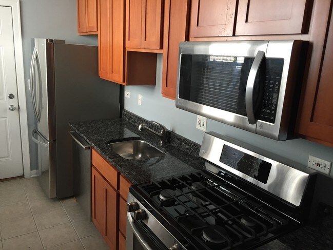 Interior Photo - 2143 N Western Ave