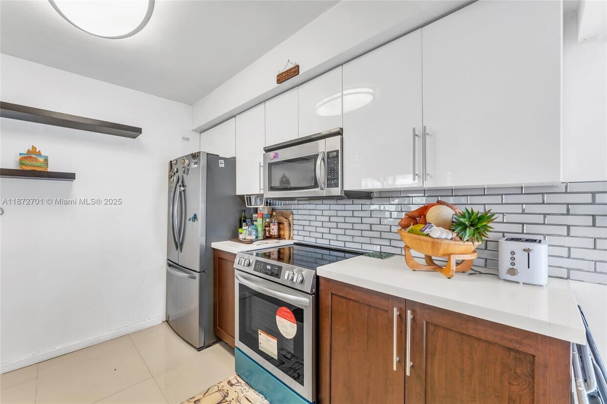 Foto principal - 20170 NE 3rd Ct