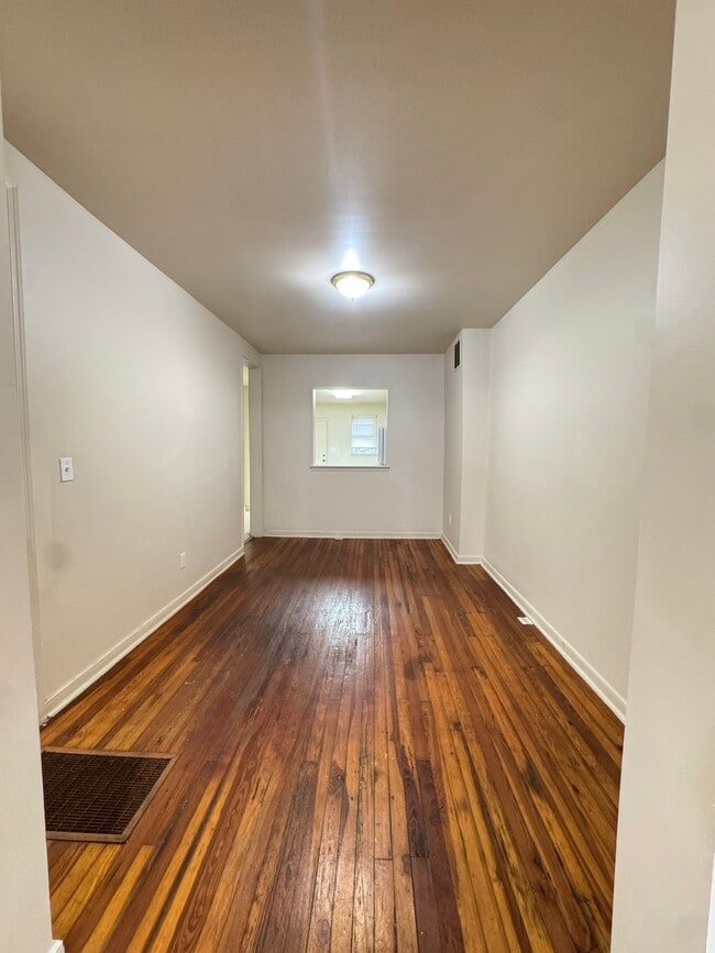 Building Photo - 2025 Penrose Ave