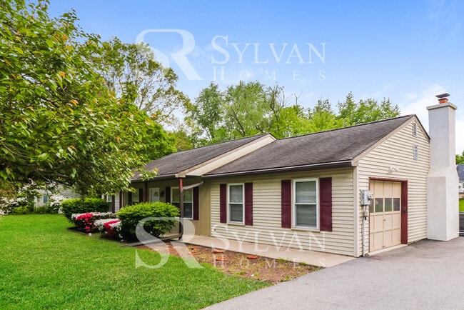 Building Photo - Beautifully updated 3 bedroom rancher!