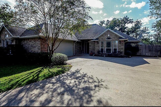 Building Photo - 2332 Kendal Green Cir