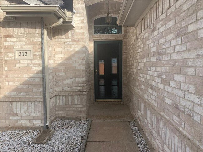 Foto del edificio - 313 Foreston Dr