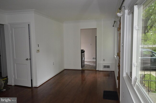 Foto del edificio - 10610 Lexington St