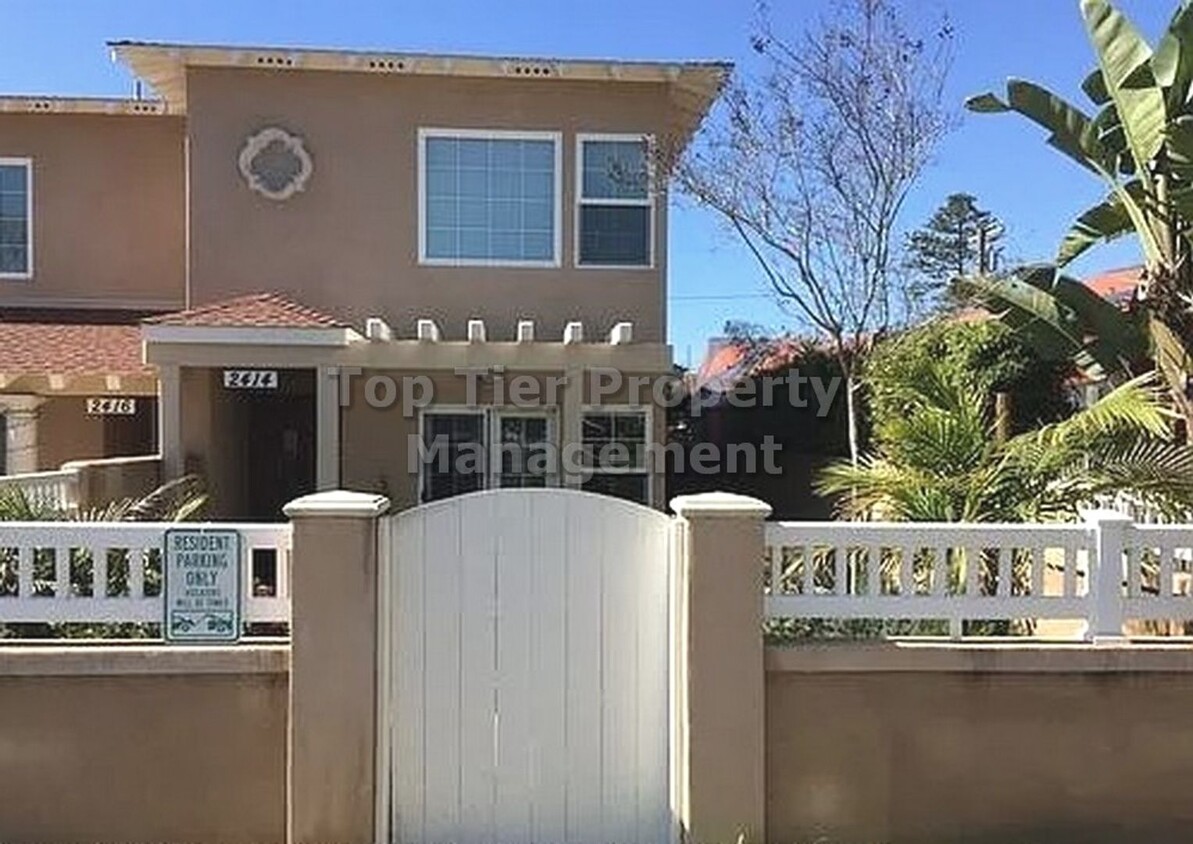 Primary Photo - ***Beautiful 3 bed / 2.5 bath Townhome in ...