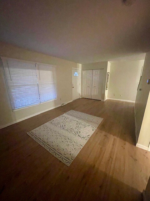 Living Room - 6030 Applecrest Ct