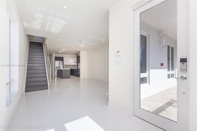 Foto del edificio - 10225 NW 63rd Terrace