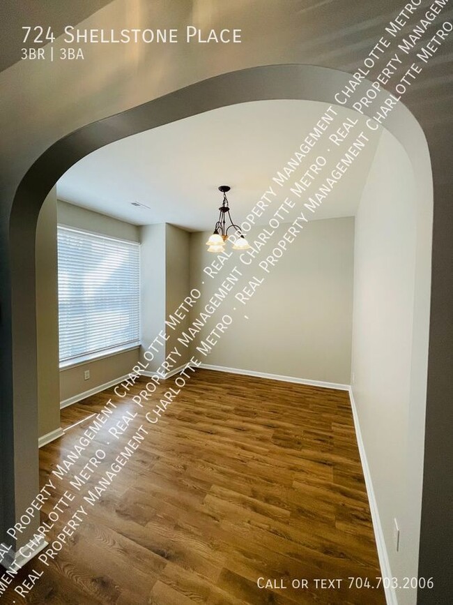Foto del edificio - Charming 3 bedoom 2.5 bath town home in th...