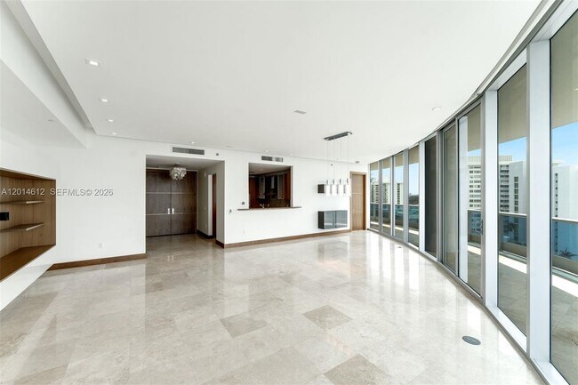 Foto del edificio - 5959 Collins Ave